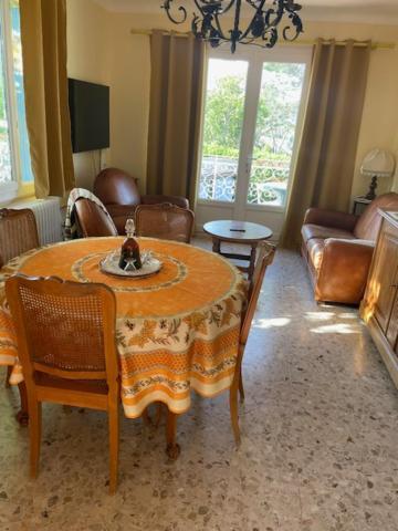 La Maison-Es-Maisons. Valréas Kültér fotó